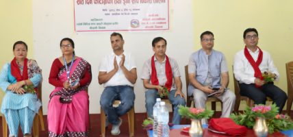फोटोपत्रकार प्रदीपराज वन्तद्वारा चितवन जनजीवन माविका विद्यार्थीलाई फोटोग्राफी प्रशिक्षण