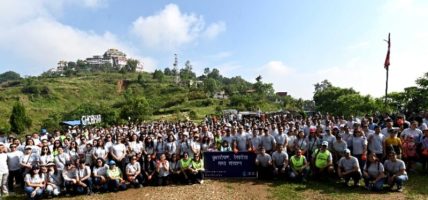 स्ट्यान्डर्ड चार्टर्ड बैंकद्वारा ५०० बिरुवा रोपेर मनायो विश्व वाताबरण दिवस