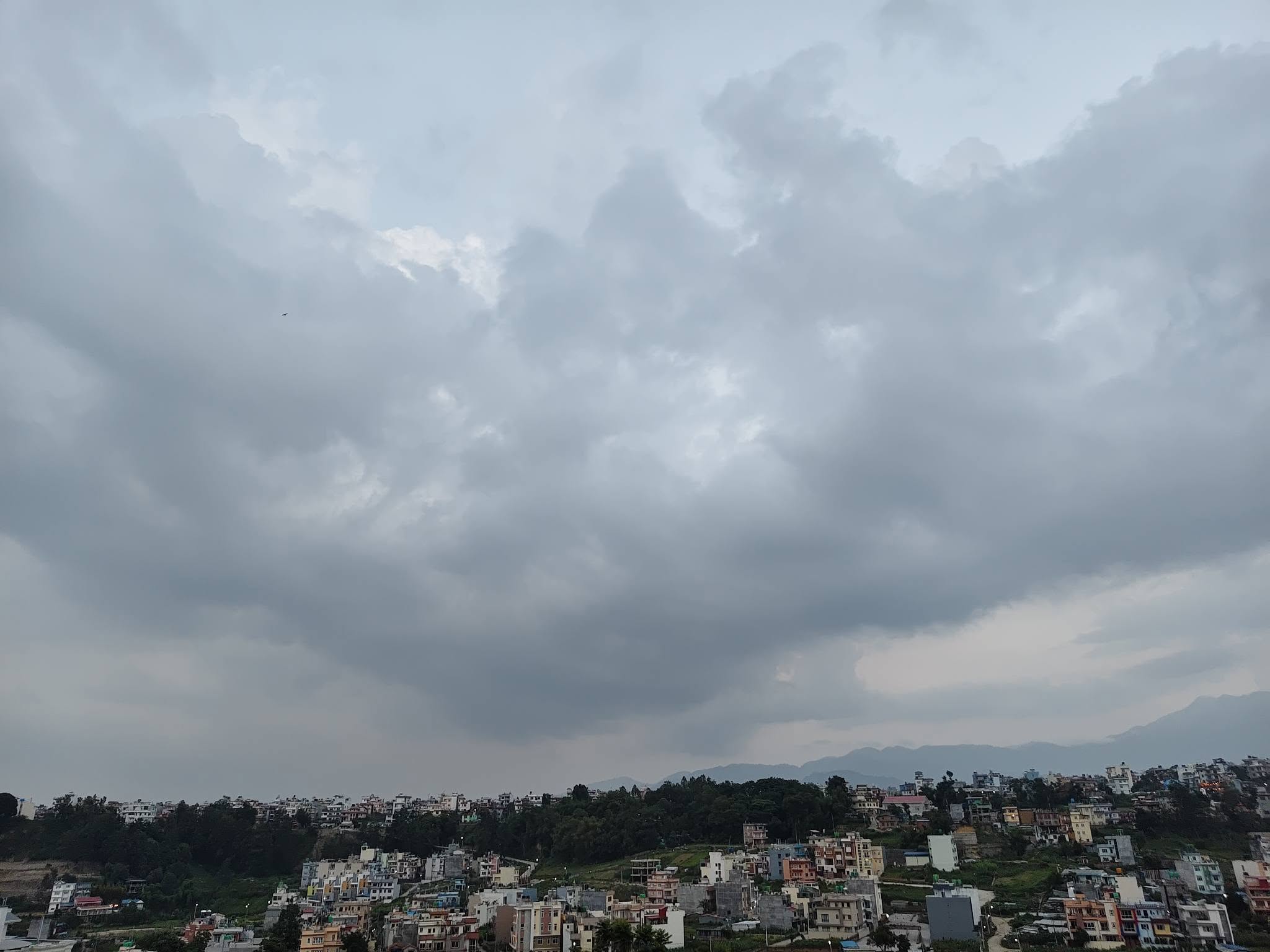 देशैभर मनसुनी वायुको प्रभाव कायम, देशका एक–दुई स्थानमा मेघगर्जन चट्याङ्गसहित मध्यम वर्षाको संम्भावना
