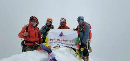 एनएमएको पर्वतीय पथप्रदर्शक प्रशिक्षणका ३५ जनाले चढे दङ्गा पिक एनएमएको पर्वतीय पथप्रदर्शक प्रशिक्षणका ३५ जनाले चढे दङ्गा पिक