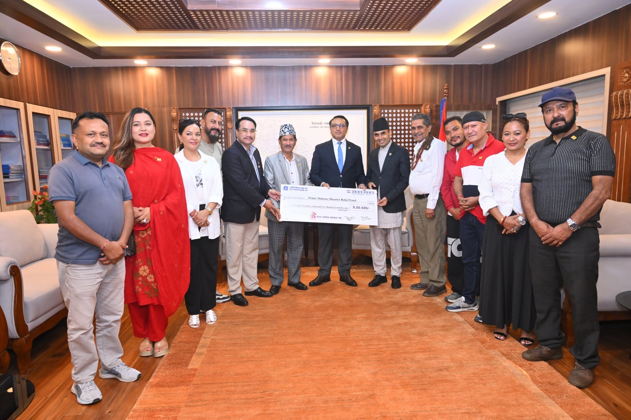 नेपाल चलचित्र कलाकार संघले बाढी प्रभावितहरुका लागि ५ लाख २५ हजार ५ सय २५ रुपैयाँ सहयोग नेपाल चलचित्र कलाकार संघले बाढी प्रभावितहरुका लागि ५ लाख २५ हजार ५ सय २५ रुपैयाँ सहयोग